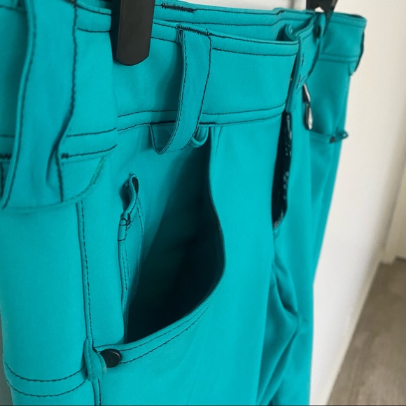 Volcom Snowboard Pants - Picture 11 of 16